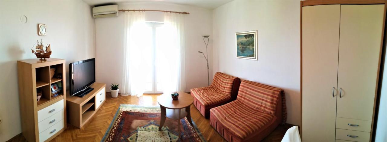 Apartment Leona *