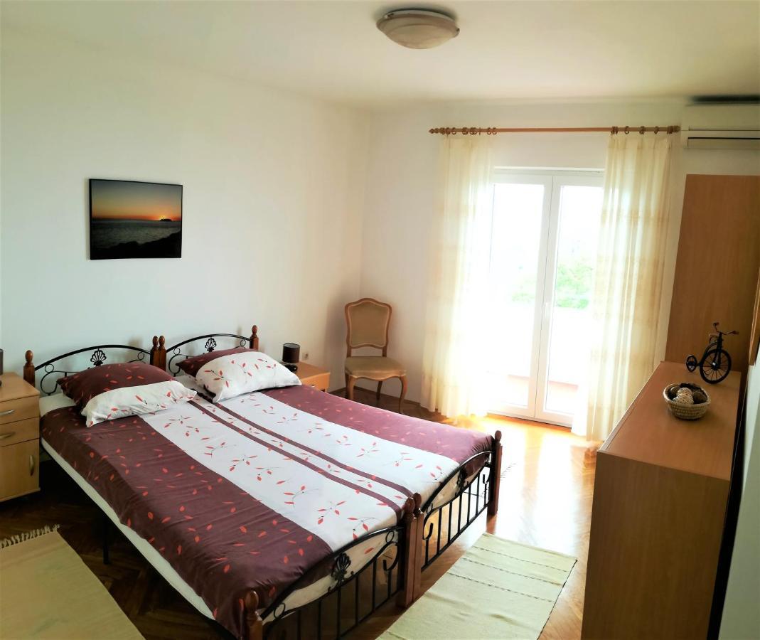 Apartment Leona *