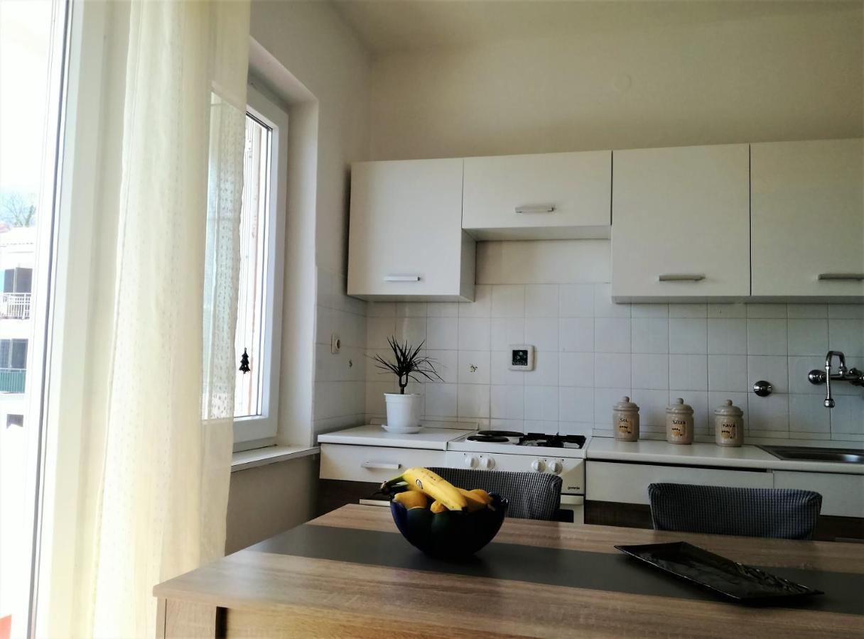 Leona Apartment *