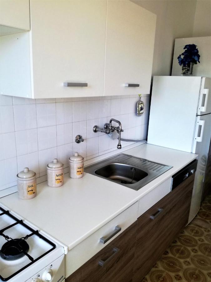 Leona Apartment *
