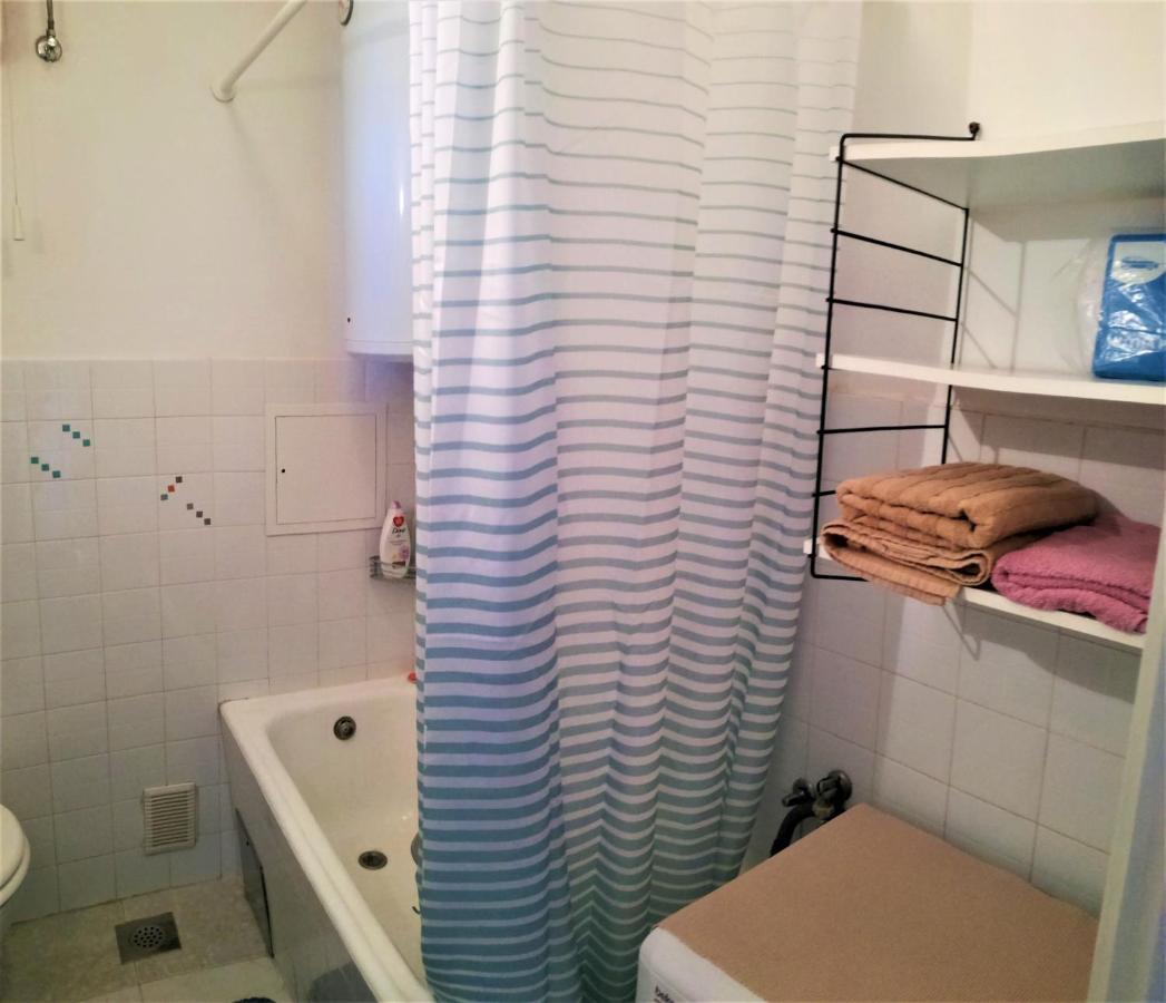 Leona Apartment *