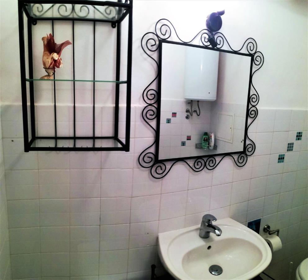 Leona Apartment